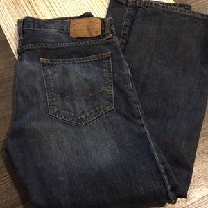 Men’s American Eagle jean.